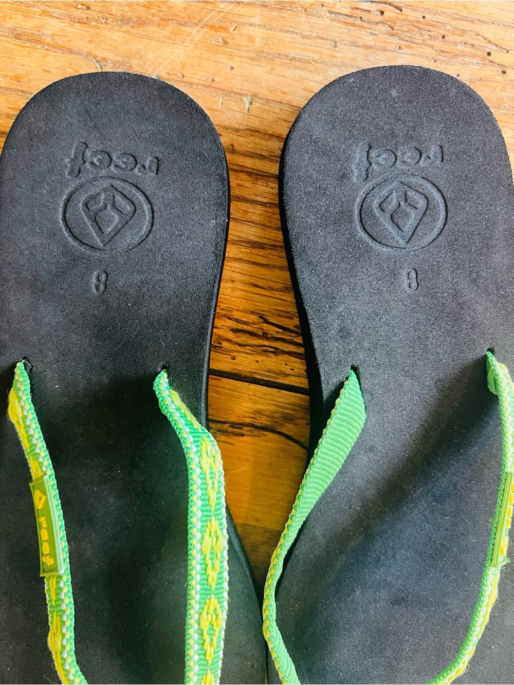 Reef Women’s Sandals with Green Woven Straps - Picture 3 of 4